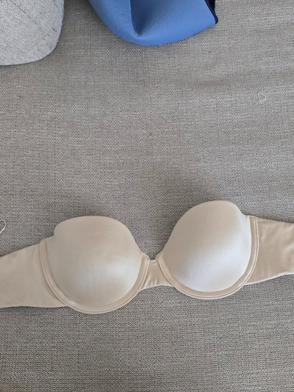 Maidenform Ultimate Stay Put Strapless Underwire Bra 36A EUC